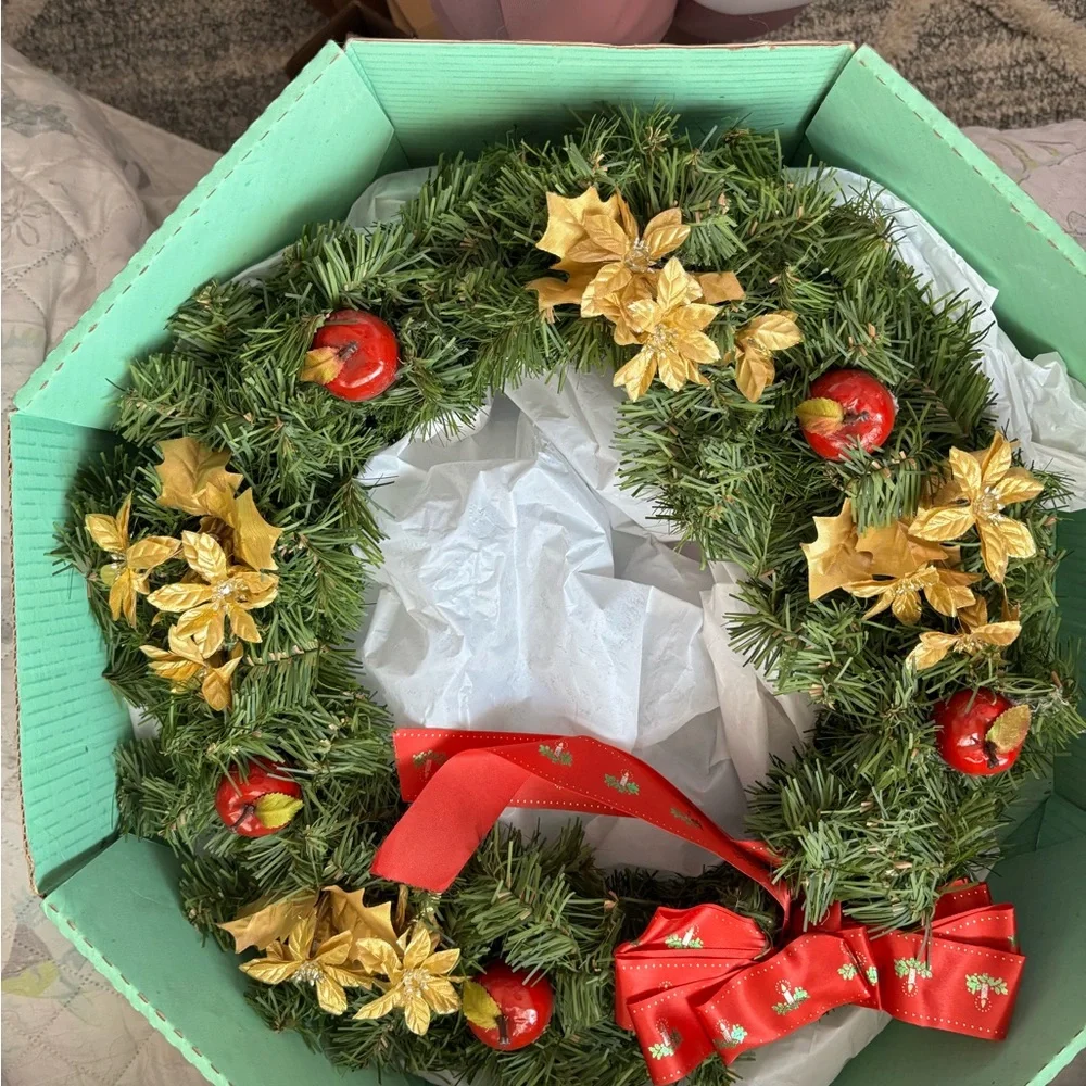 Elegant Green Holiday Wreath with Gold and Red Highlights